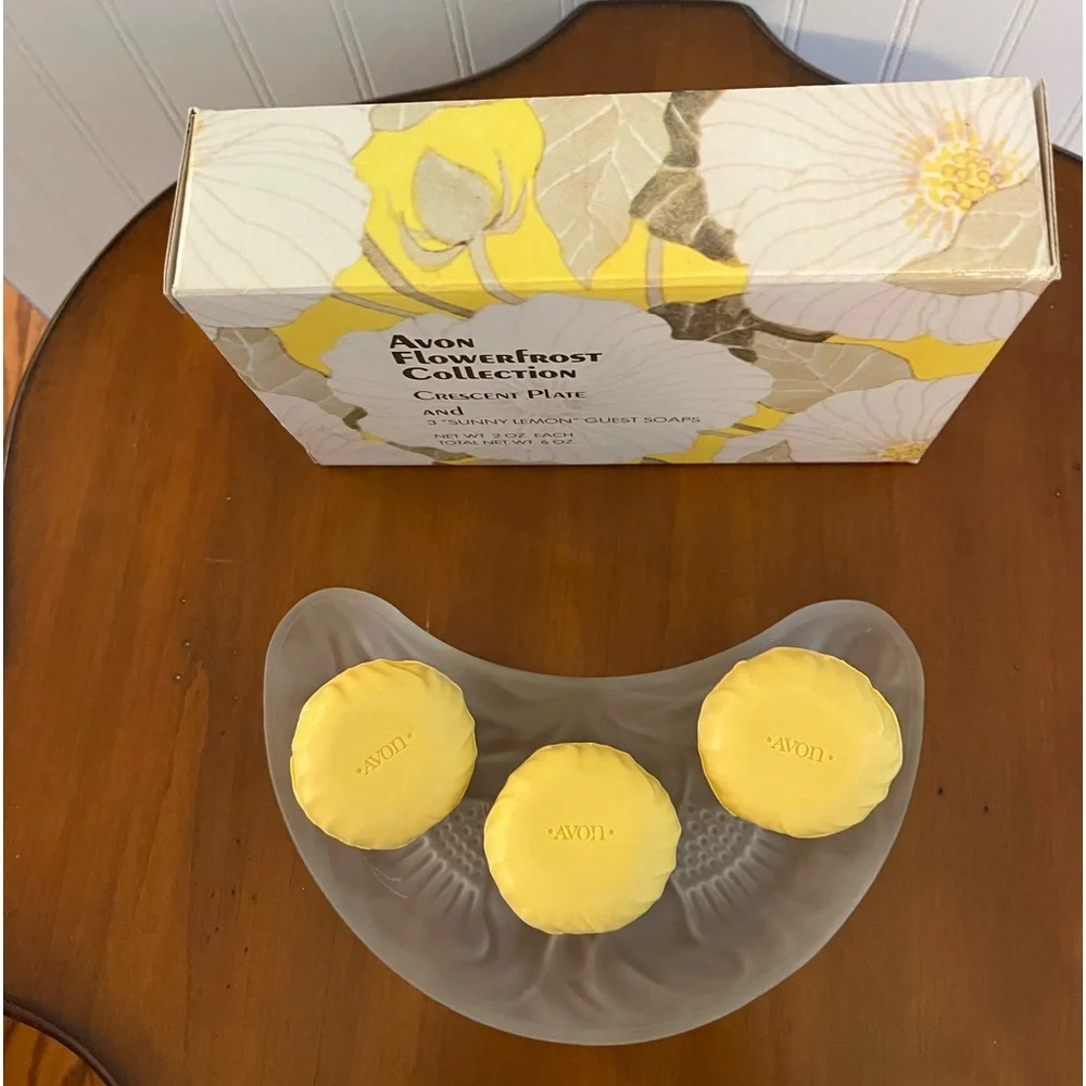 Avon Flowerfrost Collection Crescent‎ plate & 3 “sunny lemon” guest soaps